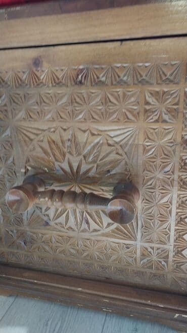 часы настенные сувенирные: Сандык жыгачтан. размер 100х50х 60см. Баасы 7000с. Акыбалы жакшы — 3