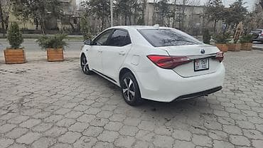 nissan cefiro 2 5: Toyota Corolla: 2019 г., 1.8 л, Вариатор, Гибрид, Седан — 4