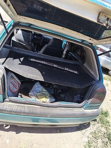 бар авто: Volkswagen Golf: 1993 г., 1.8 л, Кол менен иштөөчү, Бензин, Хетчбек — 6