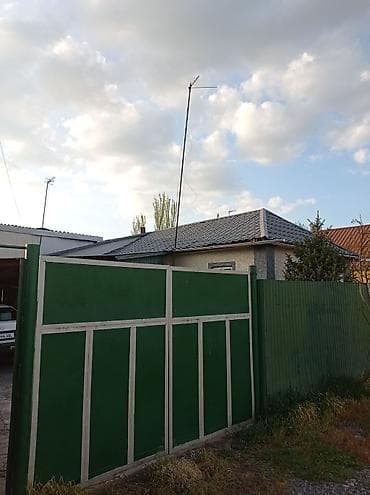 Предлагается дом с участком. Участок огорожен забором из профнастила