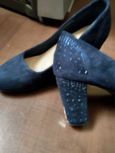 срочно продаю в связи с переездом: Продам туфли каждая пара по 800 сом, брали дороже. 1-2 раз — 3