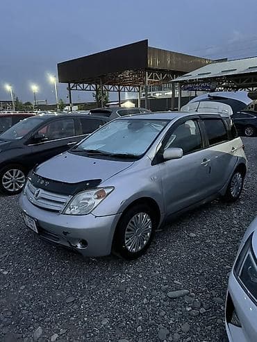 mini cuper: Toyota Ist: 2002 г., 1.3 л, Автомат, Бензин, Хэтчбэк — 2