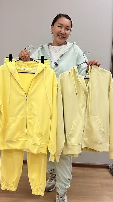 Женские спортивные костюмы с худи на молнии - Комплекты: худи на