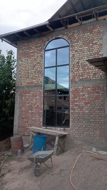 трансбой для дома: Панорамное арочное окно из алюминиевого профиля с импостами - Большая — 1