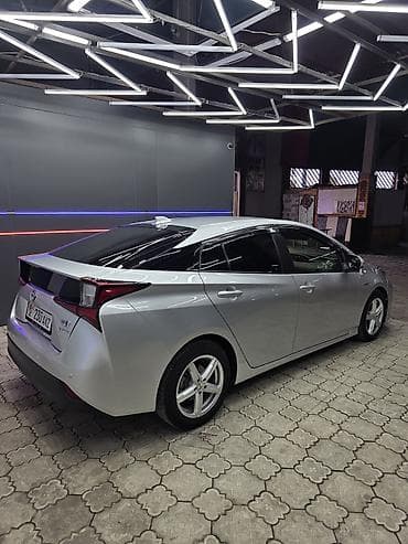 Toyota Prius: 2021 г., 1.8 л, Автомат, Гибрид, Хэтчбэк at lalafo.kg Toyota Prius: 2021 г., 1.8 л, Автомат, Гибрид, Хэтчбэк