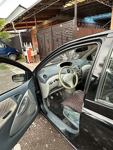 машина тайотта: Toyota Yaris: 2001 г., 1.3 л, Механика, Бензин, Хэтчбэк — 8