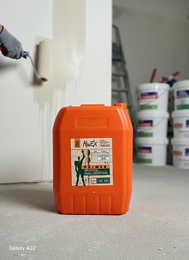 Грунтовка AlinEx в оранжевой пластиковой канистре объемом 25 литров и