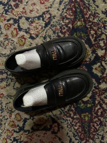 фирменная обувь из италии: Черные лоферы на массивной рифленой подошве, выполненные из гладкой — 2