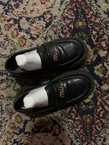 Черные лоферы написано 35 размер, возможно маломерят 34 подойдет в at lalafo.kg Черные лоферы написано 35 размер, возможно маломерят 34 подойдет в