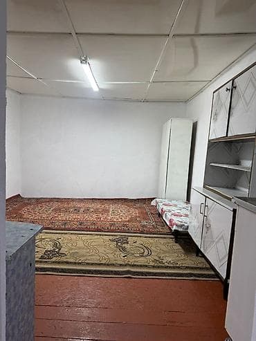 Комната/времянка Описание: - Просторная комната прямоугольной формы с