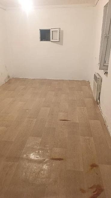 небольшое помещение: Сдаётся небольшое помещение-студия с санузлом. квартира находится в — 2