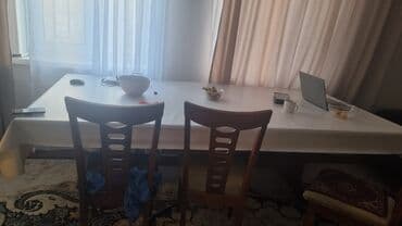 стол и четыре стула: Стол и стул для зала, Б/у, Бесплатная доставка, цвет - Коричневый — 1