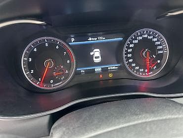 гитара корт: Genesis G70, белый седан бизнес-класса. Свежий перегон, машина — 6