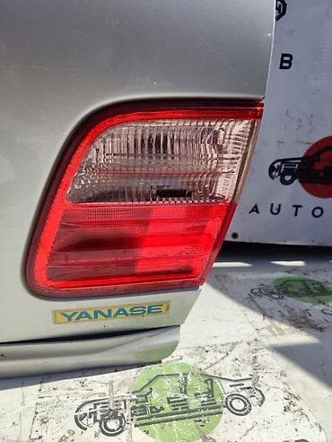 w210 e320: Фонарь крышки багажника правый для Mercedes-Benz E-CLASS W210 (седан) — 1