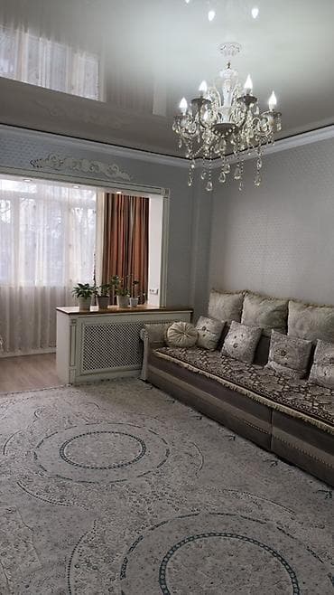 Просторная гостиная в классическом стиле. - Планировка: прямоугольное