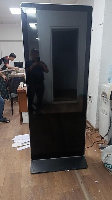 для рекламы: LCD рекламный экран (напольный, вертикальный) - Размер области — 3
