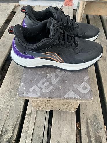 Кроссовки спортивные, цвет чёрный с фиолетовыми и оранжевыми