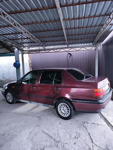 Volkswagen Vento: 1992 г., 1.8 л, Механика, Бензин, Седан — 1