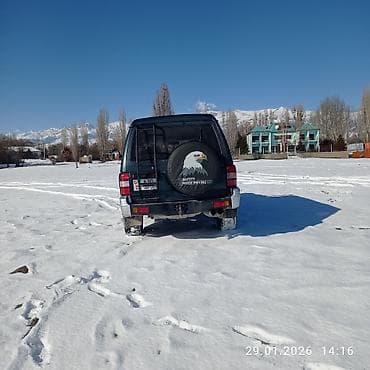 авто в такси: Mitsubishi Pajero: 1993 г., 2.9 л, Механика, Дизель, Внедорожник — 9