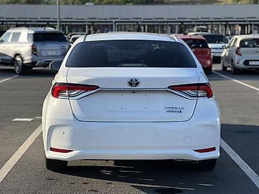 toyta vitz: Toyota Corolla: 2023 г., Вариатор, Гибрид, Седан — 5