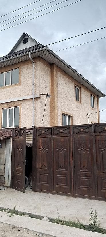 Срочно продаётся трёхэтажный дом 7 комнат с придомовыми постройками