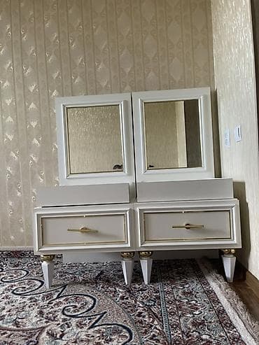 римский тумба: Комплект из двух прикроватных тумб с зеркалами в классическом стиле — 2