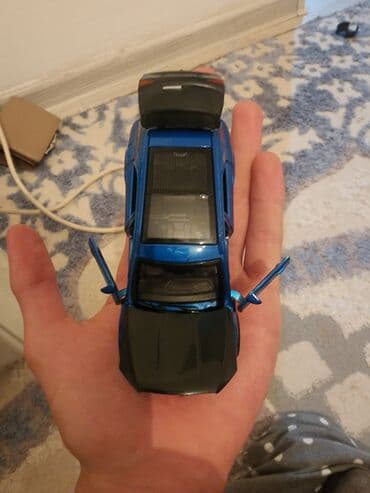 коран китеп: Металлическая модель автомобиля SUV (масштаб примерно 1:32) — 2
