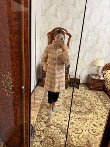 шуба 42 размер: Шуба из норки, цвет — светлый беж/пудровый. - Крой: прямой, длина до — 3