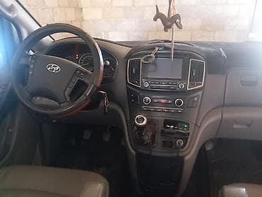 Транспорт: Hyundai H-1: 2018 г., 2.5 л, Механика, Дизель, Минивэн — 3
