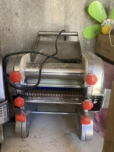 Электрическая машина для раскатки и резки теста