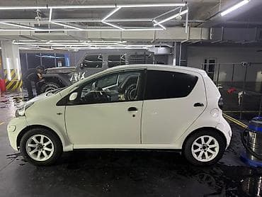 тан айго: Toyota Aygo: 2011 г., 1 л, Бензин — 2