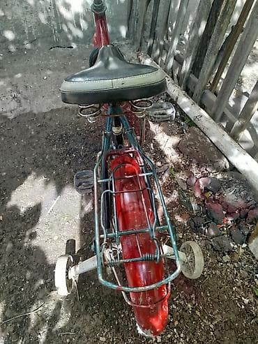 биксы одежда: Детский велосипед с дополнительными боковыми колесами — 3