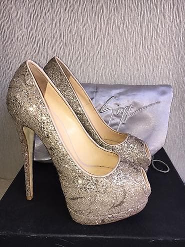 Туфли, 37.5, 37, Stuart Weitzman, Новый, цвет - Бежевый, Самовывоз, Платная доставка