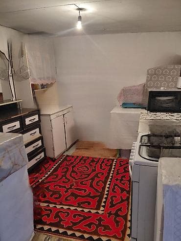 с байтик дом: Продаётся жилой дом. СРОЧНО - Планировка: несколько комнат — 5