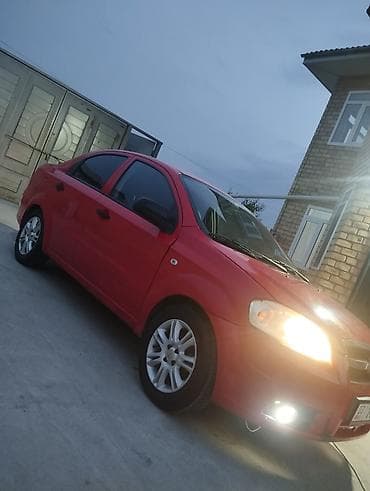 Chevrolet Aveo: 2009 г., 1.6 л, Механика, Бензин, Седан