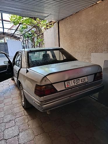 е 190: Mercedes-Benz W124: 1991 г., 2 л, Механика, Бензин, Седан — 4