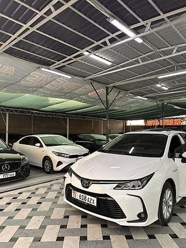 Toyota Corolla: 2020 г., 1.8 л, Вариатор, Гибрид, Седан