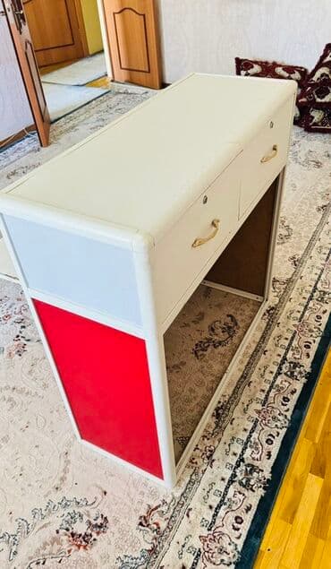 оборудование для магазина бу: Продается кассовый стол / прилавок Состояние: хорошее Цвет — 5