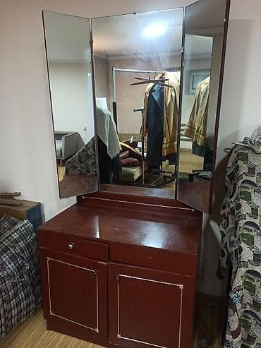 купить комод с зеркалом в спальню: Туалетный столик, С зеркалом, цвет - Коричневый, Дерево — 1