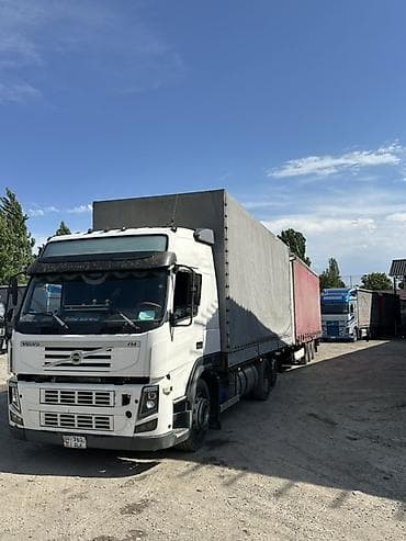 танден: Тягач, Volvo, 2013 г., Шторный — 1