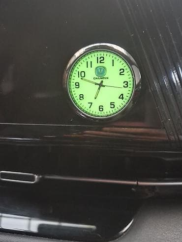 Аналоговые автомобильные часы с подсветкой циферблата - Компактные