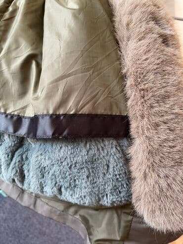 теплый и удобный: Куртка теплая почти новая, я носила её всего месяц в конце — 5