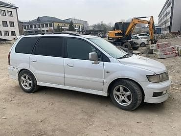 Mitsubishi Chariot: 1998 г., 2.4 л, Типтроник, Бензин, Вэн/Минивэн