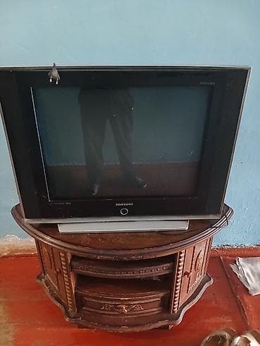 Телевизор Samsung (плоскоэкранный CRT) - Диагональ примерно 29–32" -
