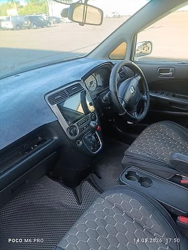 стрим фар: Honda Stream: 2003 г., 1.7 л, Автомат, Бензин, Минивэн — 8