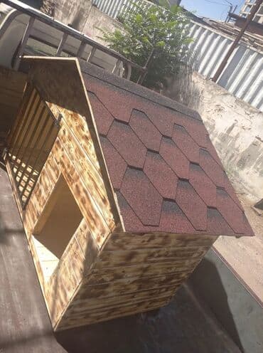 Будка для собаки. Вальер для собак. Скамейка. Стулья столы. Калитка