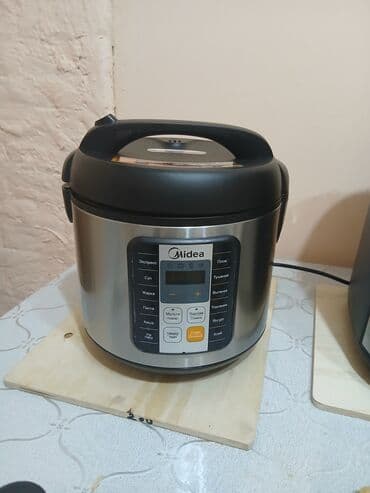 Мультиварка Midea - Корпус из нержавеющей стали с черной крышкой