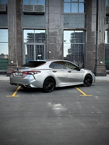 лодка на крышу: Toyota Camry: 2021 г., Седан — 4