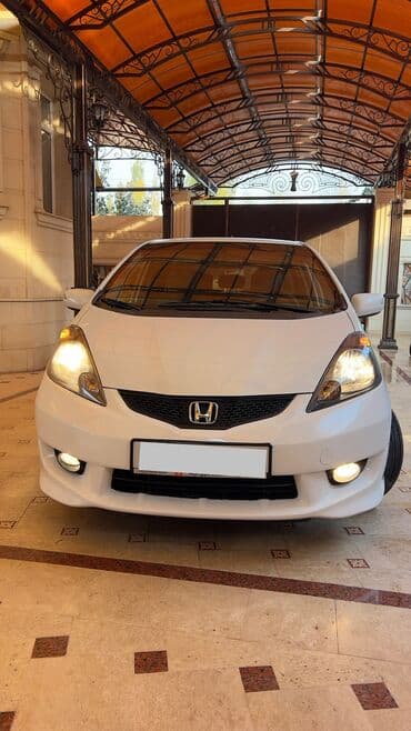 Honda Fit: 2009 г., 1.5 л, Автомат, Бензин, Седан