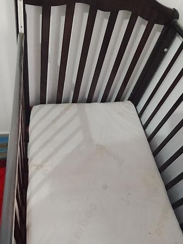 Комплекты детских столов и стульев: Детская односпальная кровать, Для мальчика, С матрасом, Дерево — 2